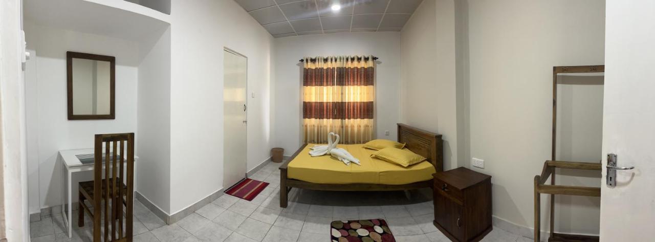 The Lake Round Guest House Канди Экстерьер фото