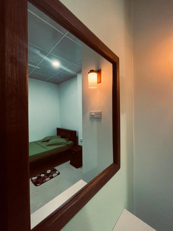 The Lake Round Guest House Канди Экстерьер фото