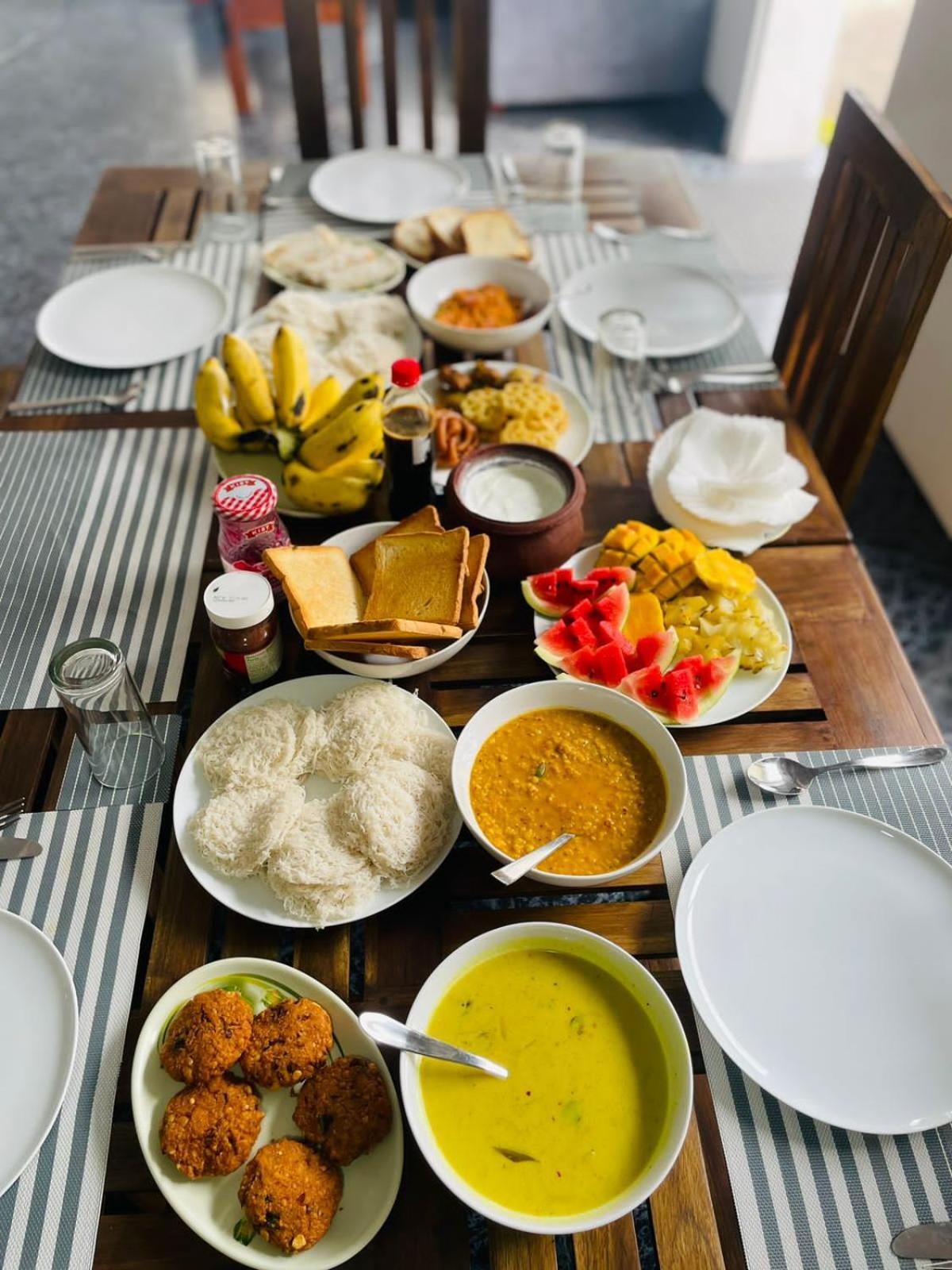 The Lake Round Guest House Канди Экстерьер фото